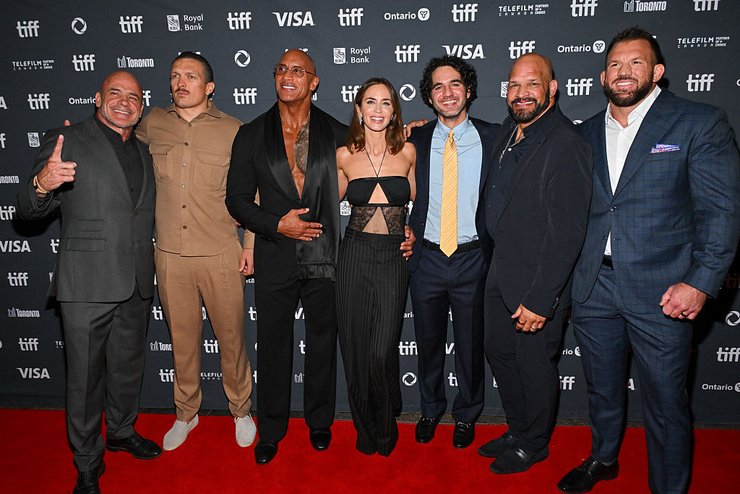 Олександр Усик на червоній доріжці