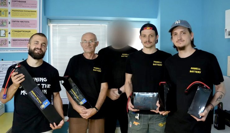 Команда 3D Tech на виробництві батарей