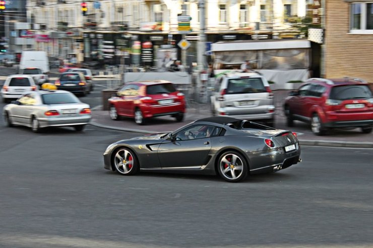 Бугатті Вейрон у Києві, суперкари України, Bugatti Veyron, Ferrari SF90 Stradale, Jaguar XJ220, Porsche carrera GT