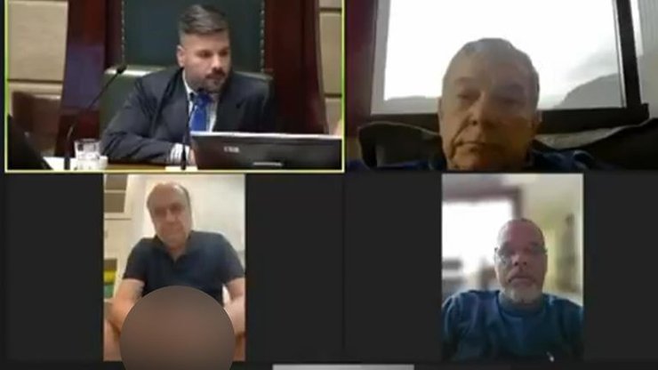 Сезар Майя из мэрии Рио-де-Жанейро подключился на заседание совета по туалету, прикол, курьезы, видео, Бразилия