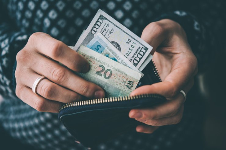 Не исключено, что НБУ будет резко менять официальный курс несколько раз, говорит эксперт