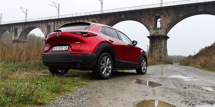 Mazda CX-30 внешний вид, вид сзади, фото, экстерьер, тест-драйв