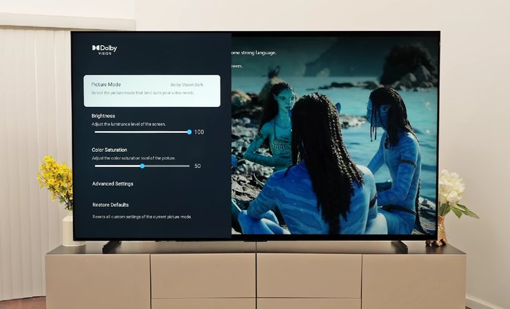 Телевізор TCL Q6 показує фільм "Аватар"