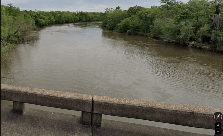 Міст у США, річка, зіштовхнули з мосту, скинули з мосту, перекинули через перила, скинули в річку, доплив до берега