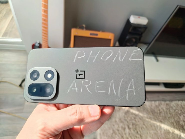 Телефон OnePlus 15