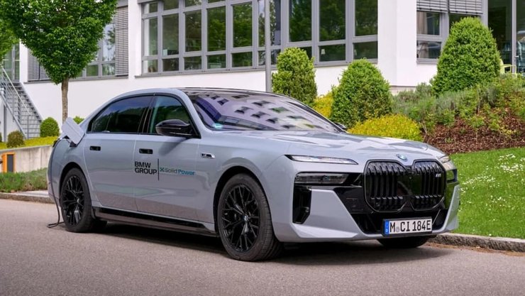 bmw i7 твердотільний акумулятор solid power електромобіль