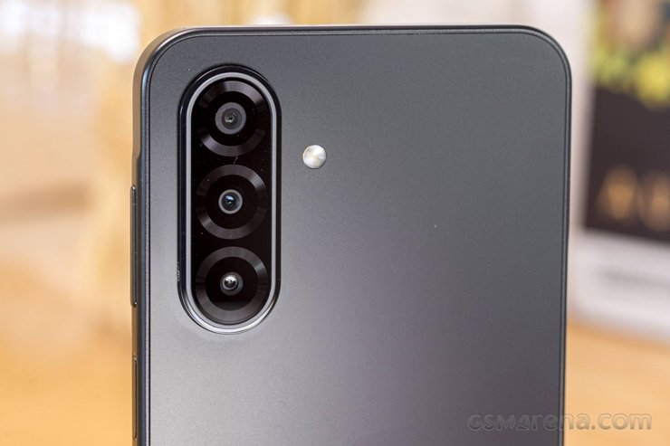 бюджетный смартфон  Samsung