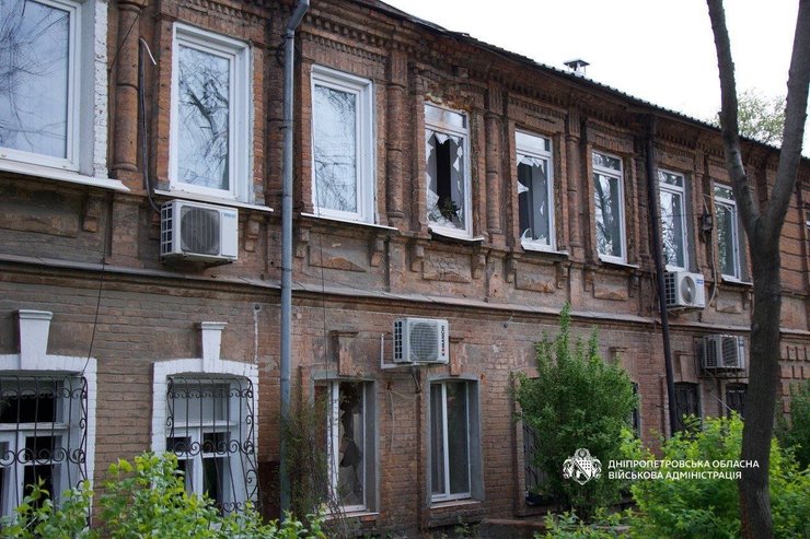 фото будинку у Дніпрі після обстрілу 22 квітня