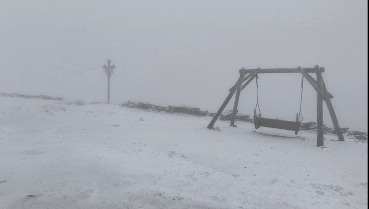 На горе Поп Иван выпал снег в мае
