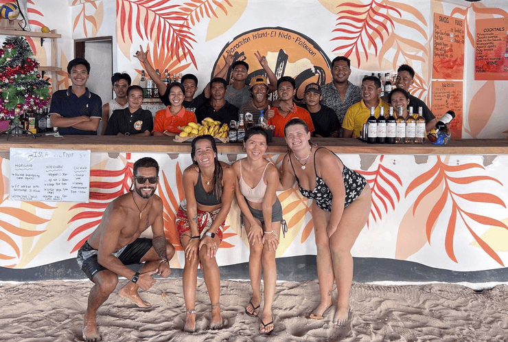 Женщина бесплатно прожила на острове 2 недели, волонтеры, остров, тропический остров, жизнь вдали от цивилизации