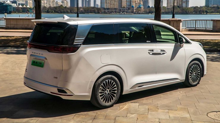 Denza D9, BYD Denza D9, BYD Denza, электромобиль BYD, минивэн BYD