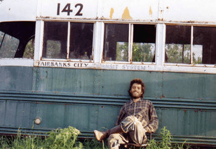 Жизнь вдали от цивилизации, жизнь в дикой природе, 6 самых одиноких людей в мире, вдали от города, городская суета, монах в горах, сбежала в Сибирь, женщина хоббит, жизнь на острове, современный робинзон, жил в автобусе