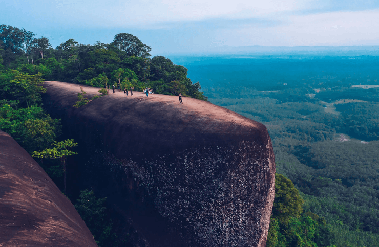 Остров Падар, смотровая площадка, залив, три уникальных залива, пляж, розовый песок, черный песок, самое красивое место в мире, райский уголок, туристы