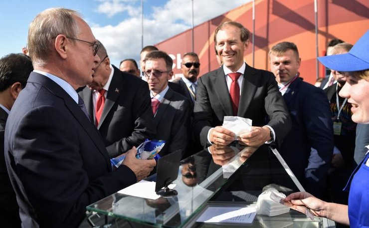 путин в окружении военных