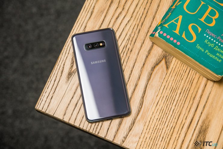 Samsung Galaxy S10e смартфон купити