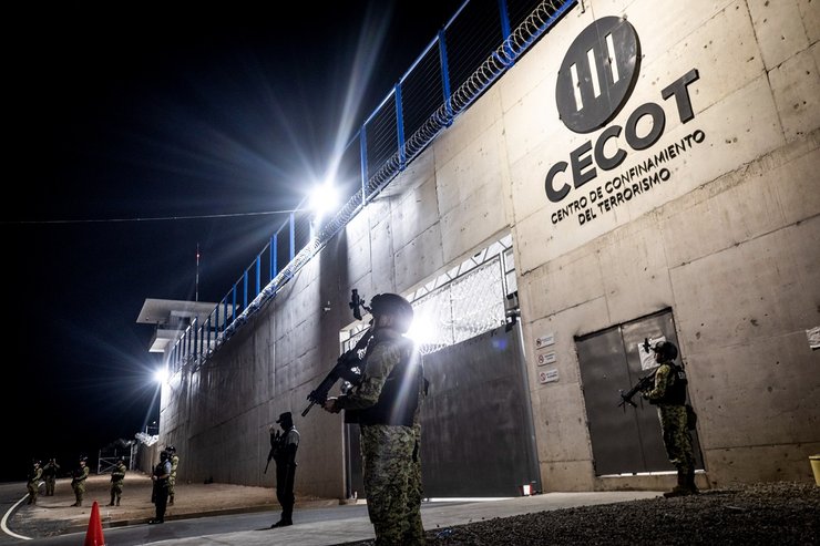 В'язниця CECOT, сальвадор, найіб букеле