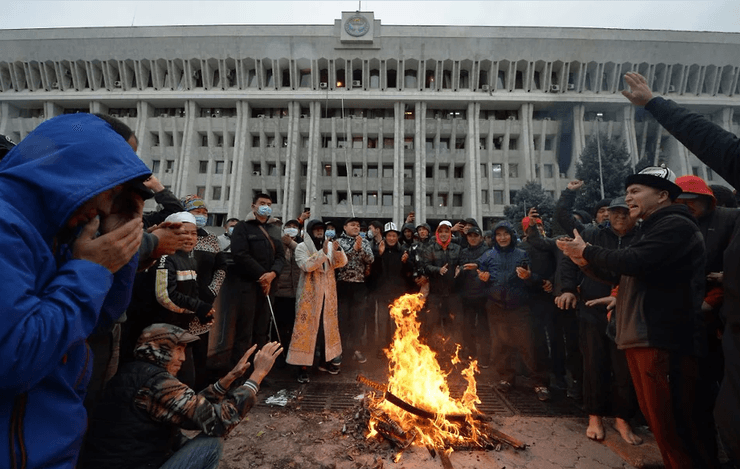 протесты кыргызстан костер