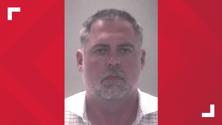 Строитель бассейнов украл деньги, афера, аферист, брал деньги за бассейн и не делал его, владелец компании, крал деньги