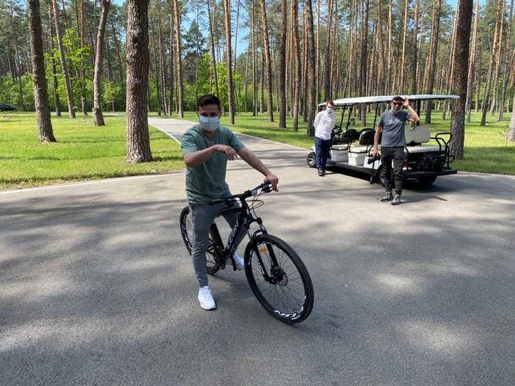 Владимир Зеленский на велосипеде