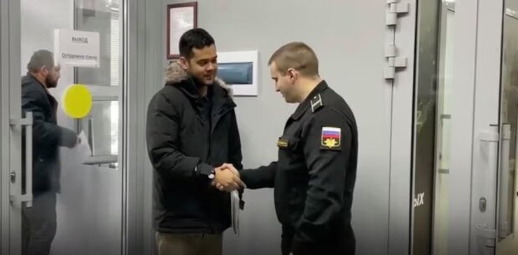 Чиновник РФ вітає Пуельо-Мота. Фото: Уряд Ханти-Мансійського регіону/Telegram