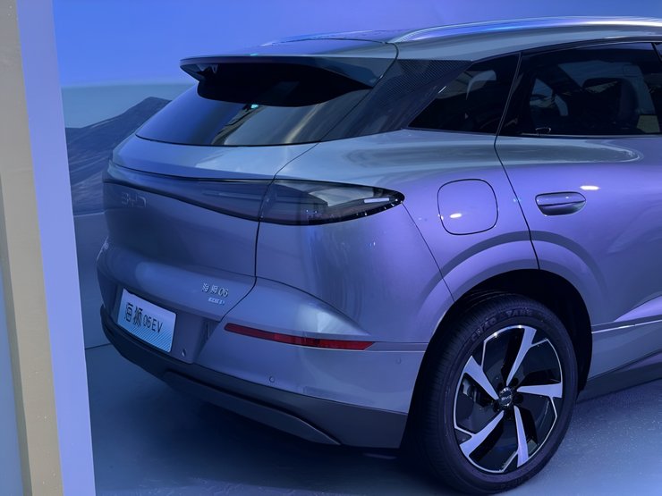 Кроссовер BYD Sealion 06