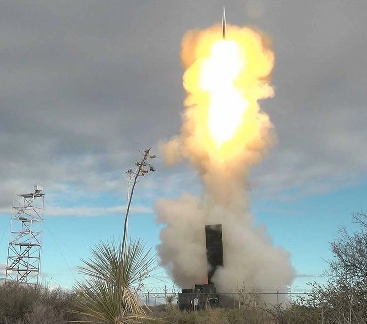 Запуск ракеты SM-6