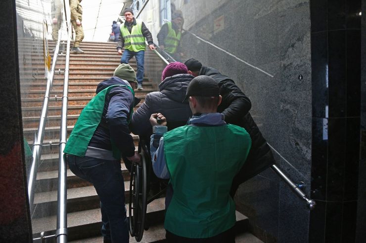 Суд устанавливает опеку над физическим лицом в случае признания его недееспособным и назначает опекуна по представлению органа опеки и попечительства