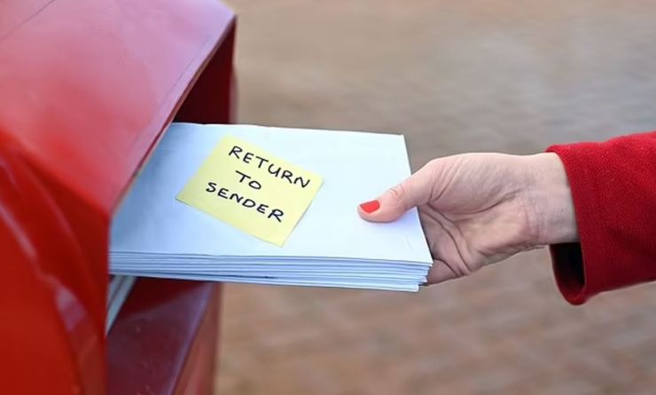Почтальон годами хранил дома чужие письма и посылки, для чего он это сделал, наказание, суд