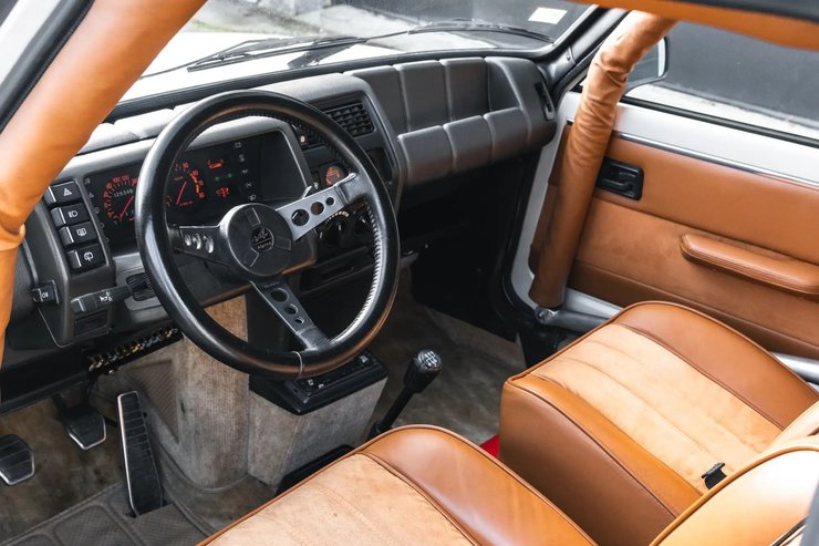 Салон Renault 5