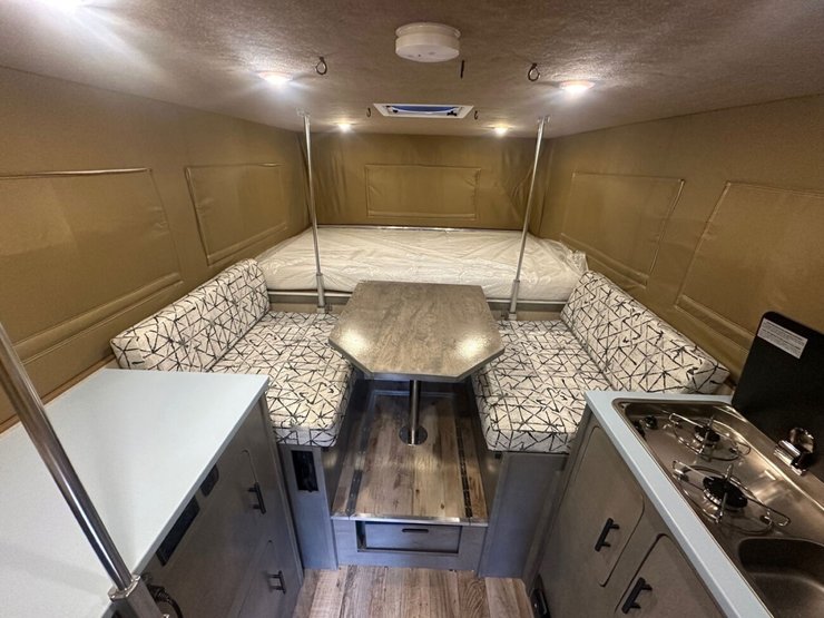 дом на колесах тесла, Tesla Cybertruck, автодом Tesla Cybertruck, тюнинг Tesla Cybertruck, пикап Tesla, дом на колесах