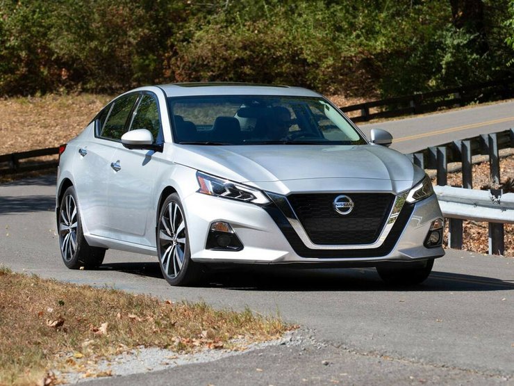 Автомобиль Nissan Altima 2022 года