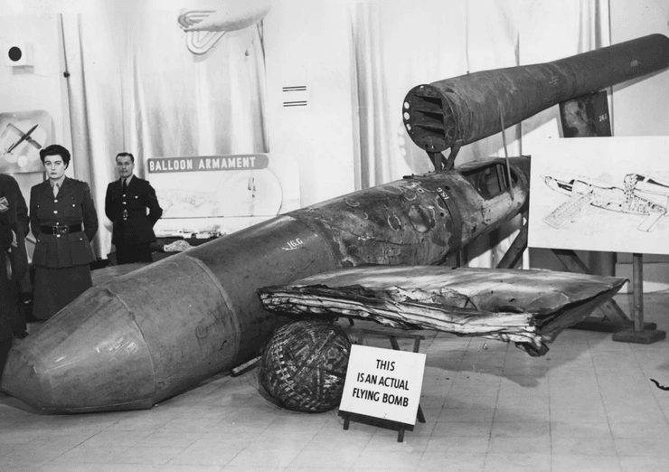 немецкая ракета V-2, немецкая ракета, ракета V-2, вундерваффе, ретро фото, Фау-2, ракета Фау-2, оружие возмездия, оружие второй мировой, секретное оружие рейха, ракета третьего рейха, баллистическая ракета, история оружия, оружие третьего рейха