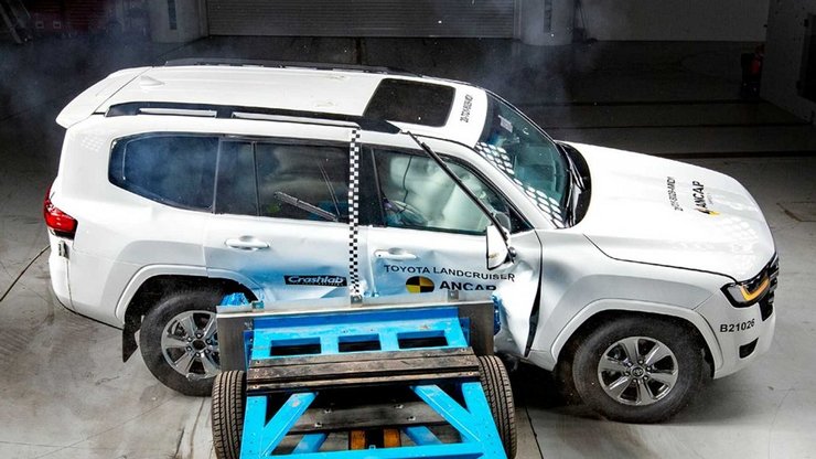 Toyota Land Cruiser 300, краш-тест Toyota Land Cruiser 300, краш-тест Toyota Land Cruiser, новый Toyota Land Cruiser