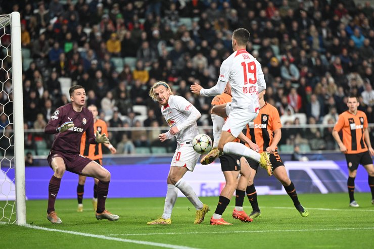 Андре Силва забивает второй гол своей команды