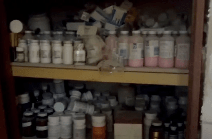 Покинутий бункер, ядерний бункер, притулок, перетворив бункер на будинок, купив нерухомість, знайшов 20 000 кг продуктів, холодна війна