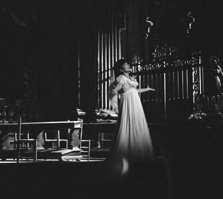 Мария Каллас поет