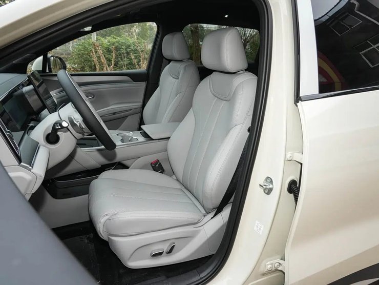 салон BYD Song Ultra