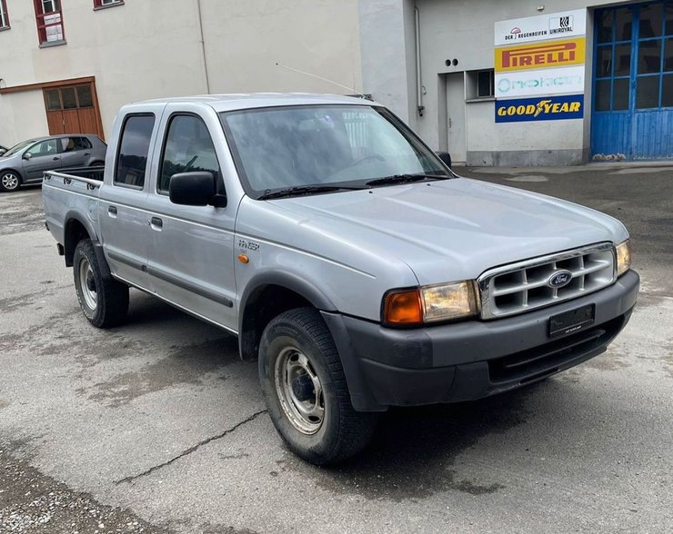 Роман Зозуля, Жан Беленюк, авто для ВСУ, авто для армії, броньовані авто, Iveco Daily, Mitsubishi Pajero, Ford Ranger