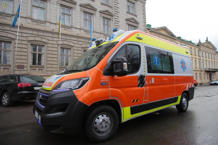 Fiat Ducato, скорая помощь, Папа Римский, Папа Франциск, гуманитарная помощь, война в Украине, война с россией