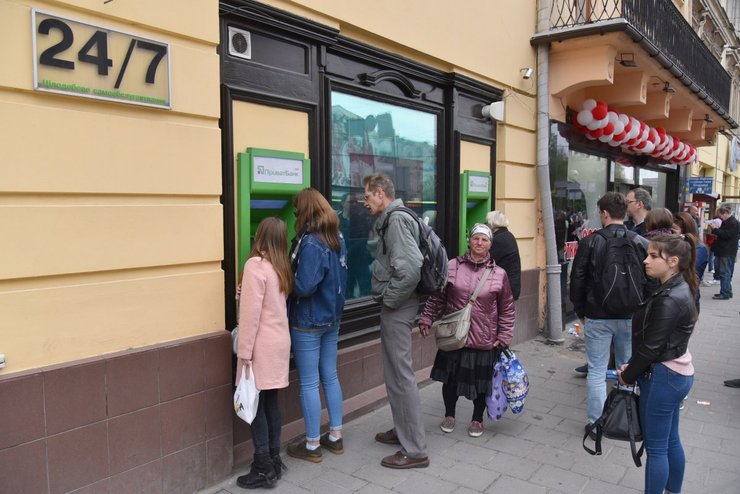 заблокировать счет, автоматическое списание, банк разрывает отношения с клиентом, финмониторинг правила украина