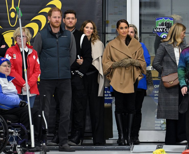 Меган Маркл пальто ванкувер канада принц гарри