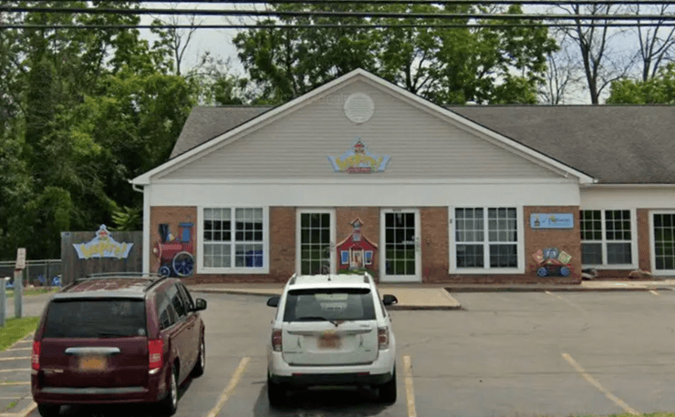 Детский сад, парковка, здание, машины,