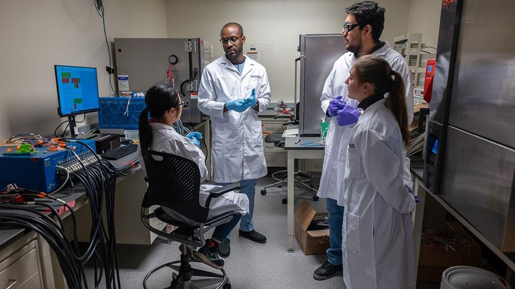 Исследователи, ученые, батареи, аккумуляторы,