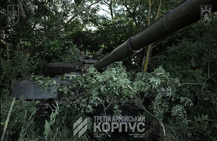 фото танка Т-72 125 ОВМБр 3 АК на закритій вогневій позиції