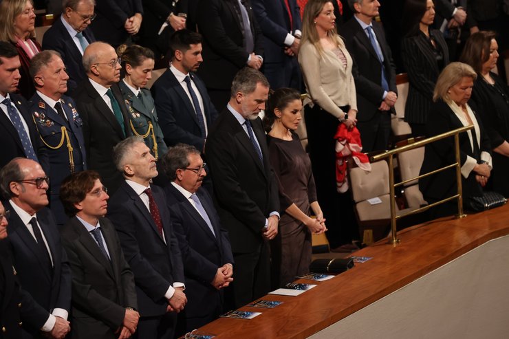 Королева Летиция, образы королевы летиции, модные выходы королевы летиции