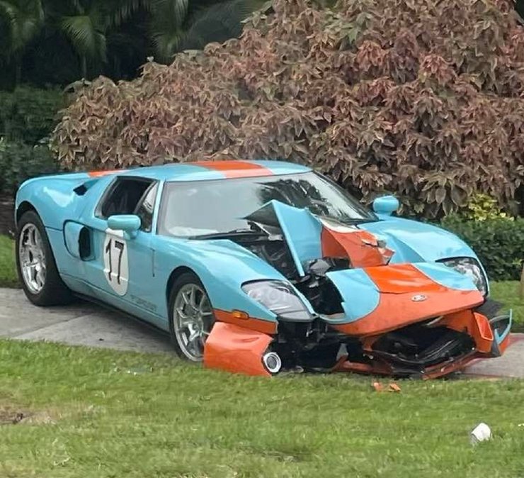 Ford GT 2006, Ford GT, Ford GT Heritage Edition, суперкар Ford GT, розбитий суперкар, ДТП із суперкаром