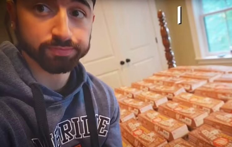 Мужчина съел 720 яиц за месяц, эксперимент, доктор провел эксперимент, уровень холестерина, 720 яиц за месяц, результат эксперимента