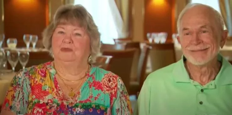 Пенсионеры живут на круизном лайнере, круиз, круизный лайнер, жилье, отпуск, деньги, обслуживающий персонал, ничего не делают