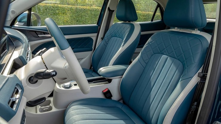 Комплектация ORA Cat весьма богатая