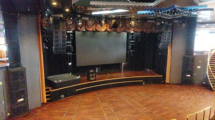 Кинотеатр на круизном лайнере MS Victoria